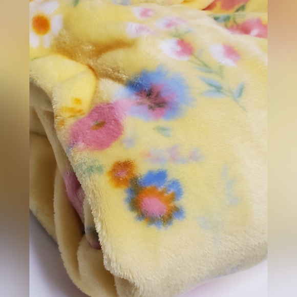 Spring Has Sprung Throw Blanket - Picture 3 of 5